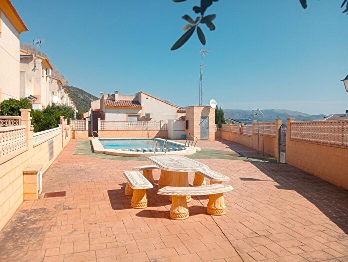 Casas en venta y pisos alquiler - 2