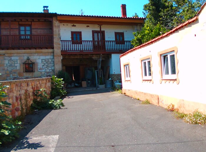 Casa en venta en Puente Viesgo, Cantabria de 5 habitaciones