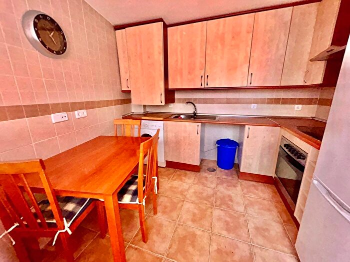 Casas en venta y pisos alquiler - 3