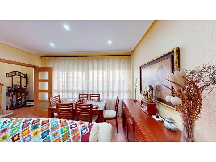 Casas en venta y pisos alquiler - 3