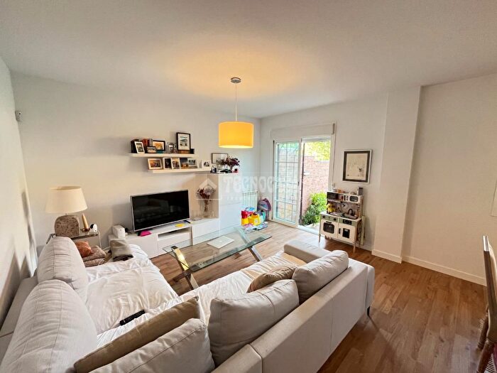 Casas en venta y pisos alquiler - 3
