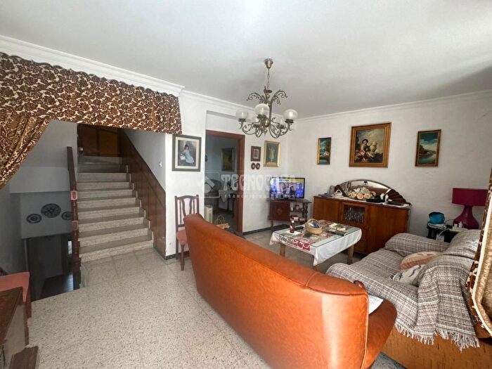 Casas en venta y pisos alquiler - 1