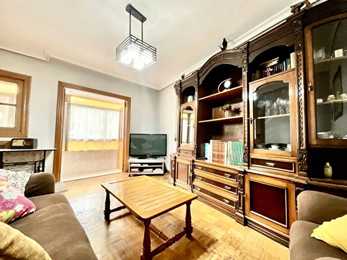 Casas en venta y pisos alquiler - 3