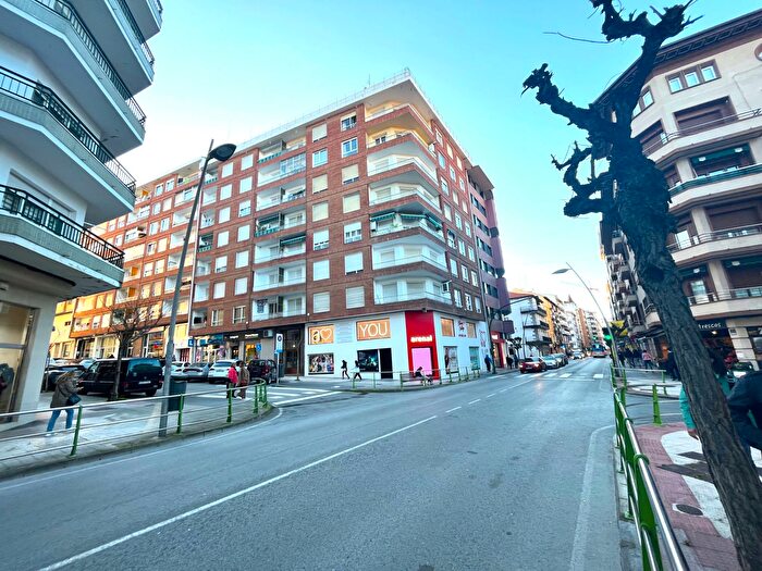 Casas en venta y pisos alquiler - 1