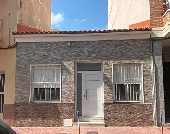 Casas en venta y pisos alquiler - 1