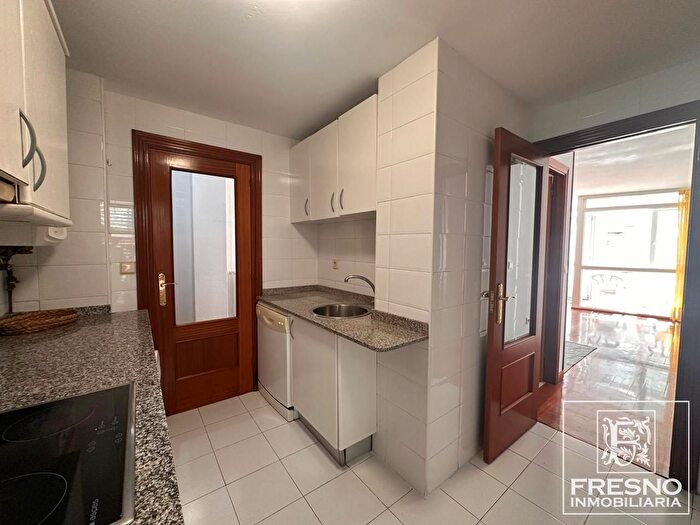 Casas en venta y pisos alquiler - 3