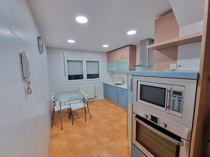 Casas en venta y pisos alquiler - 3