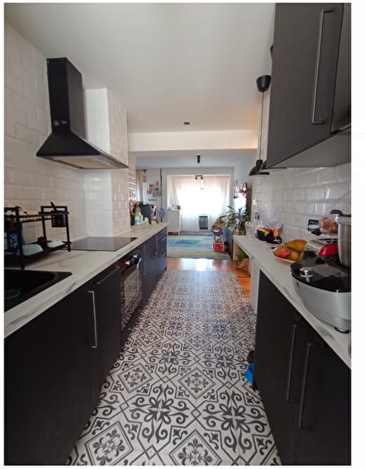 Casas en venta y pisos alquiler - 1