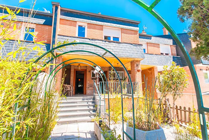 Casas en venta y pisos alquiler - 1