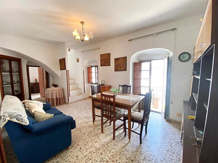 Casas en venta y pisos alquiler - 1