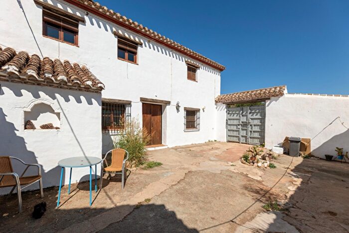 Casas en venta y pisos alquiler - 3