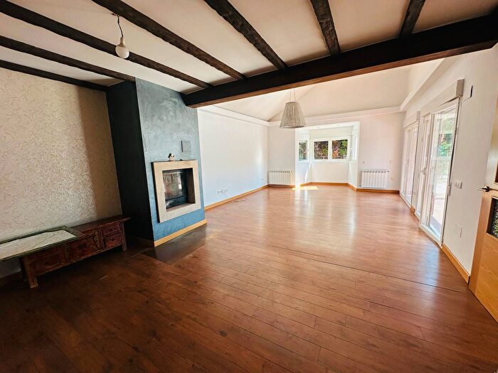 Casas en venta y pisos alquiler - 1