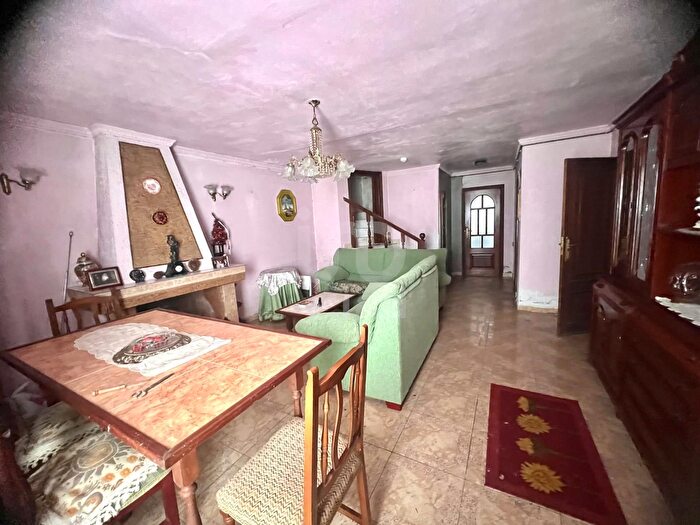 Casas en venta y pisos alquiler - 3