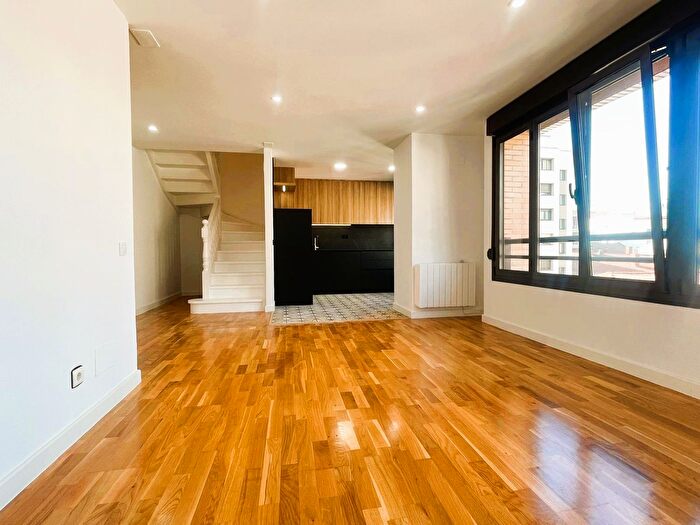 Casas en venta y pisos alquiler - 1