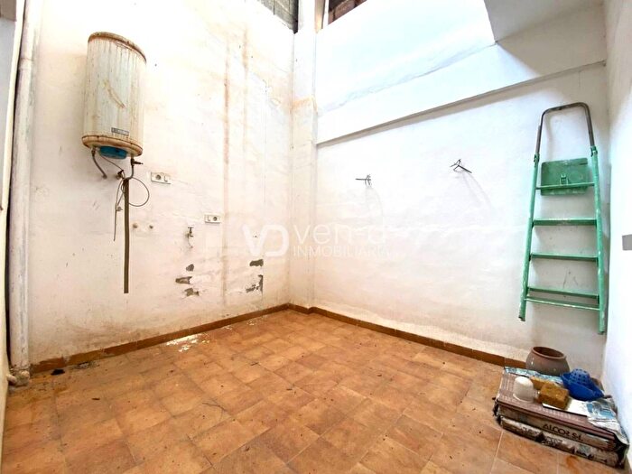 Casas en venta y pisos alquiler - 3