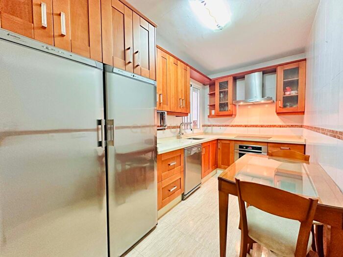 Casas en venta y pisos alquiler - 3