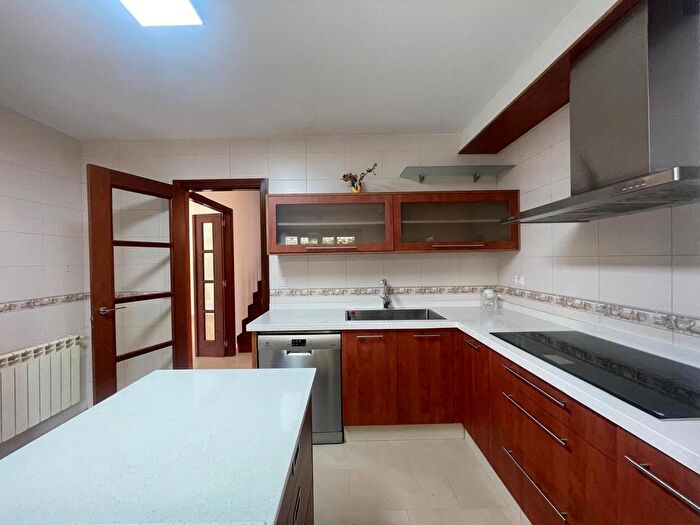 Casas en venta y pisos alquiler - 3