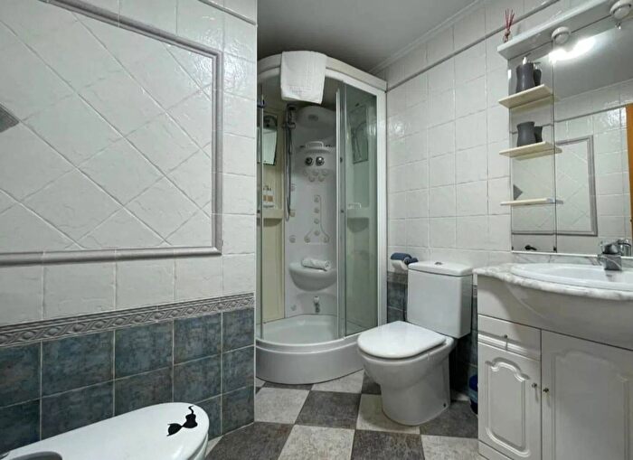 Casas en venta y pisos alquiler - 3