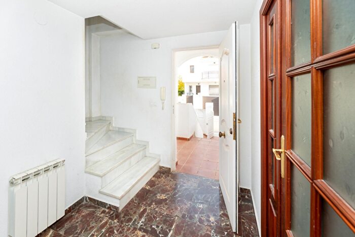 Casas en venta y pisos alquiler - 3
