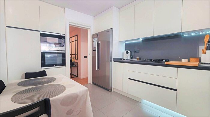 Casas en venta y pisos alquiler - 2