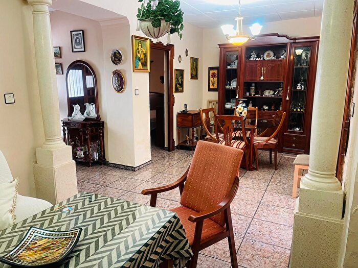 Casas en venta y pisos alquiler - 1