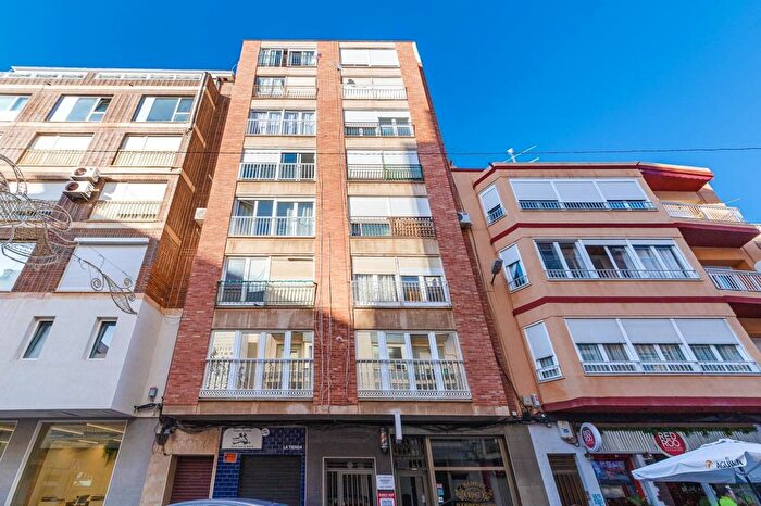 Casas en venta y pisos alquiler - 1