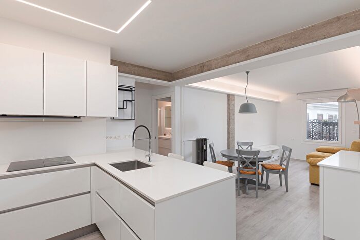 Casas en venta y pisos alquiler - 1
