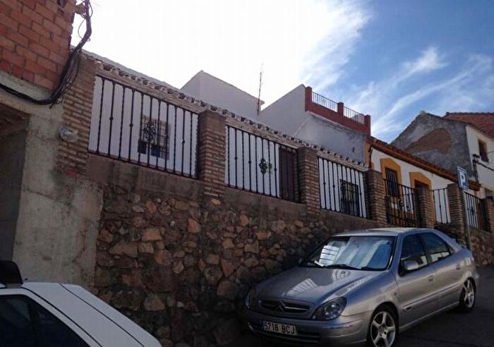 Casas en venta y pisos alquiler - 3