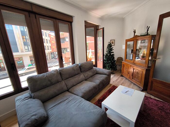 Casas en venta y pisos alquiler - 3