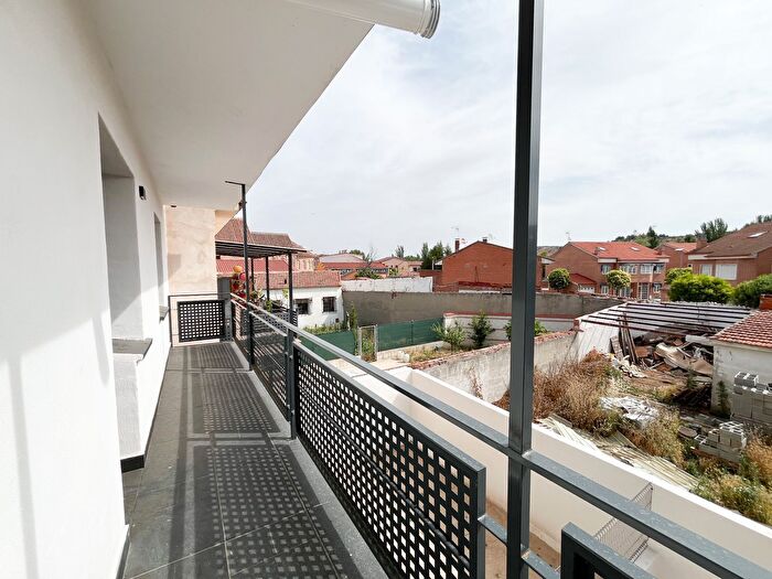 Casas en venta y pisos alquiler - 3