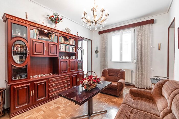Casas en venta y pisos alquiler - 3