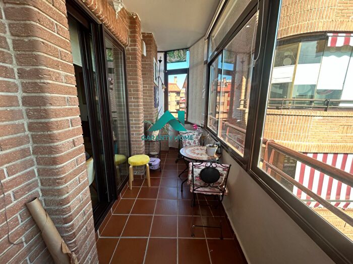 Casas en venta y pisos alquiler - 3