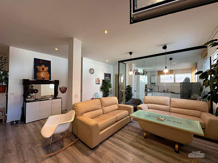 Piso en venta en Ciudad Lineal, Pueblo Nuevo de 5 habitaciones